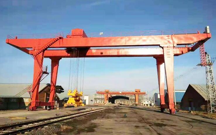 集裝箱(xiang)龍門吊